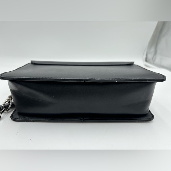 DREAM CONTROL New York Chain Strap Crossbody - Picture 5 of 15